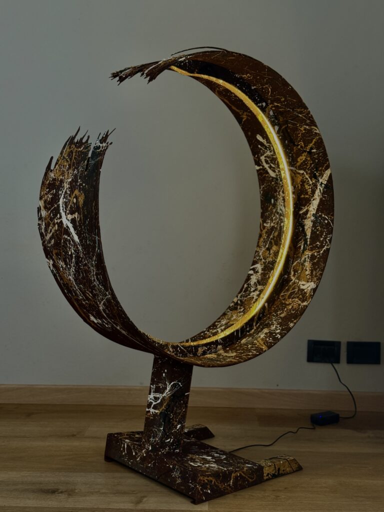 Altezza: 112cm Larghezza: 82,5cm Profondità: 30cm